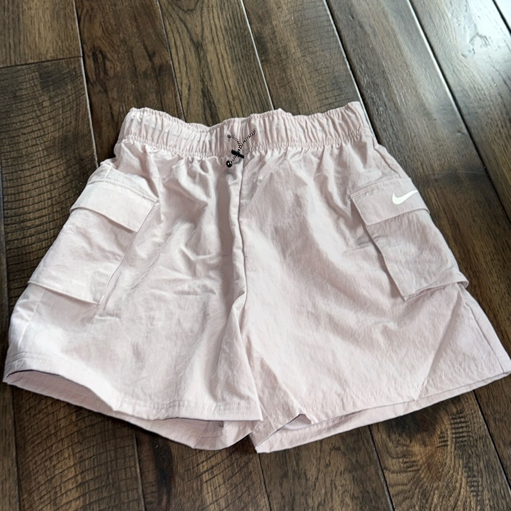 Nike NWT Women's Woven‎ High Rise blush cargo Shorts Size S
